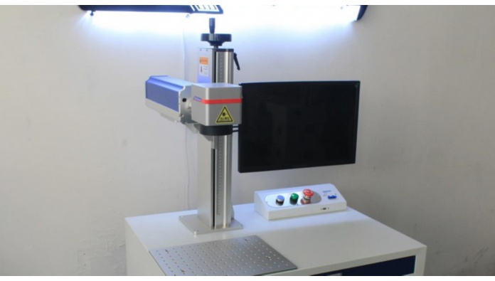 汽車零部件激光打標(biāo)設(shè)備：精準(zhǔn)、高效與智能的制造利器
