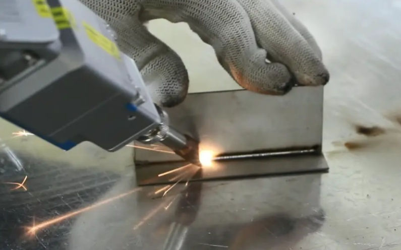 光纖激光焊接自動(dòng)化產(chǎn)線(xiàn)：推動(dòng)制造業(yè)高效與精準(zhǔn)革命