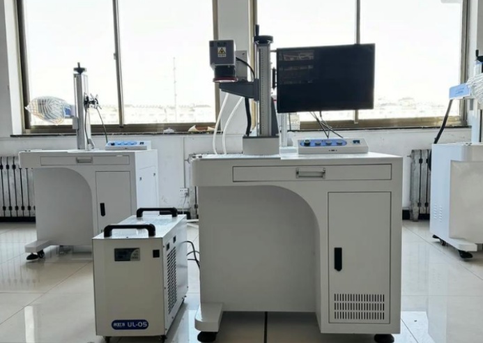 紫外激光打標機在玻璃上的應用：原理優勢與實例